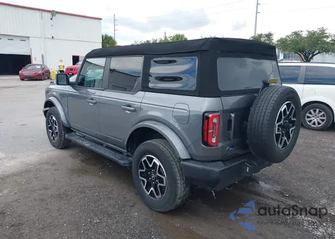 2023 Ford Bronco Outer Banks z USA, uszkodzony, nr VIN 1FMEE5BP0PLB18858